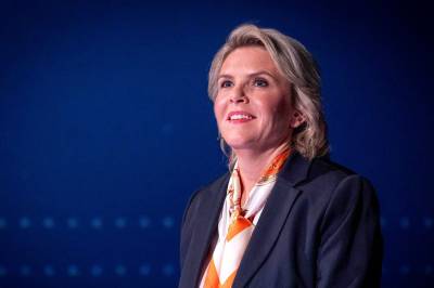 Derfor stemmer unge menn på henne