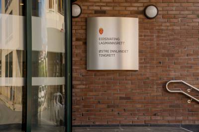 Mann dømt til 13 års forvaring for voldtekt av to ekser