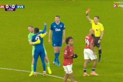 United ydmyket av ti mann etter et absurd rødt kort: – Langt unna toppen