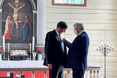 Fortjenstmedalje til Chris Eva