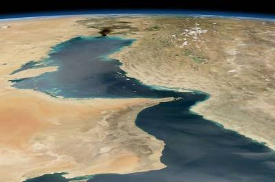 Irans revolusjonsgarde advarer: Skip som nærmer seg Hormuzstredet, blir et mål