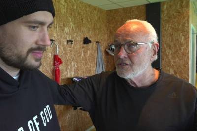 Hyllet Haikin med Cup-kake