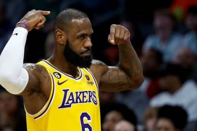 LeBron James avgjørende for en vaklende Lakers-seier over Phoenix Suns
