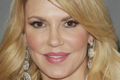 Kaster klærne etter kriseår