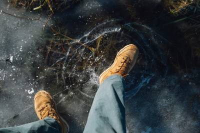 Hvorfor er is glatt?