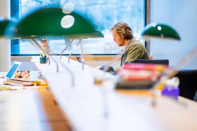 Studenter taper tusenlapper hver måned