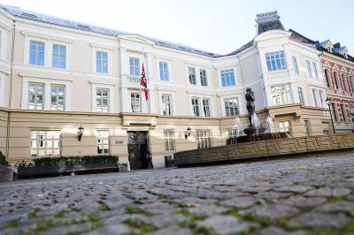 Amediastiftelsen kjøper Aschehoug - og sjefen slutter