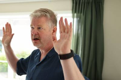 Hørte flere skrik – så kom politiet i full fart: – Han rekker hendene i været