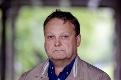 Kalte bedrageritiltalt Miris-topp for «eneveldig leder»
