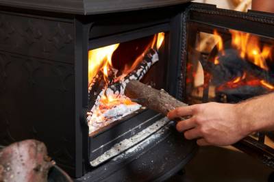 Hvor store er egentlig fordelene med vedfyring?