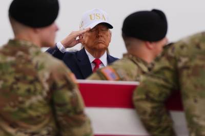 Trump hedret falne soldater