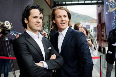 E24: Ylvis-brødrene med millionoverskudd