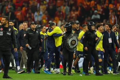 Betinget fengsel for Fenerbahçe-spillere etter vold mot Galatasaray-leder