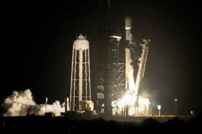 SpaceX-rakett krasjer med månen i morgen