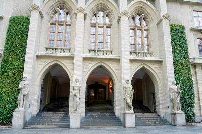 Kvinne i 30-årene tiltalt for seksuell omgang med 15-åring