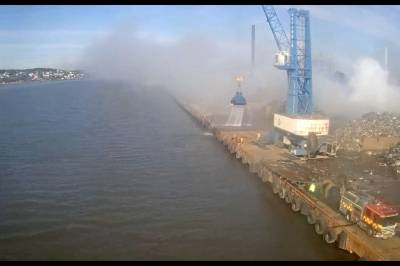 Det brenner på kaia Øra i Fredrikstad