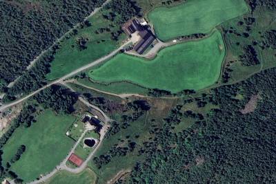 Toppadvokat Erling Ueland beholder dam og tennisbane i fred