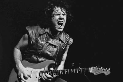 Gary Moore - A Different Beat