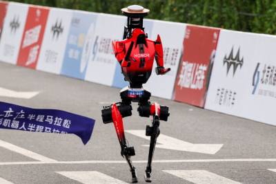 Hvorfor skal en robot bli god til å løpe halvmaraton?