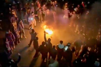 Iran står i brann: – Har et sterkt incentiv for å komme seg ut av sanksjonene