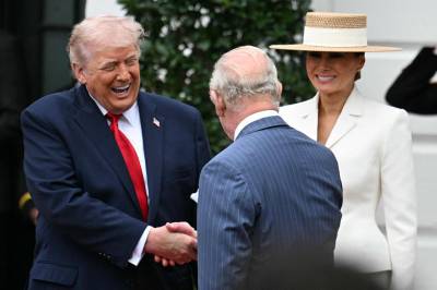 Trump med vill toll-gave til kongen