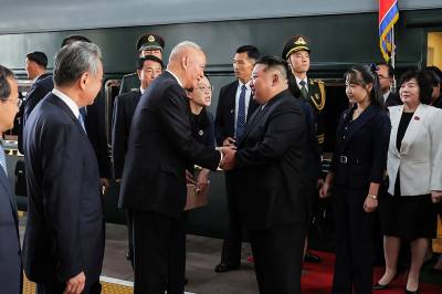 Xi til Nord-Korea for å bremse Putin