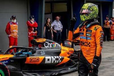 McLaren ber Norris og Piastri om unnskyldning etter den store feilen som førte til diskvalifikasjon