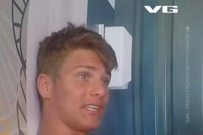 Jonathan (21) drept av bestekompisen