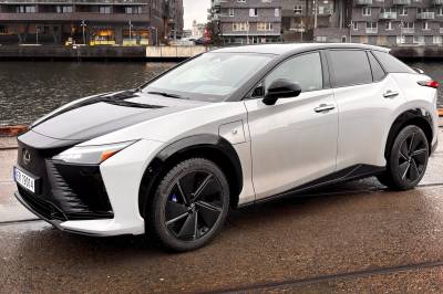 Biltest av Lexus RZ 550e: Styre på stell