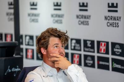 Magnus Carlsen slo rivalen Hans Niemann i esport-VM – klar for kvartfinale