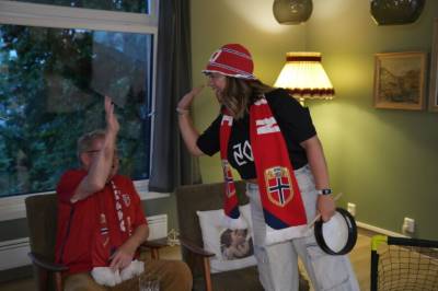 Her legger de seg nå – skal se kampen i reprise
