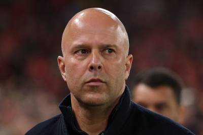 Se nå: Arne Slot møter pressen før kvartfinalen i FA-cupen mot Manchester City