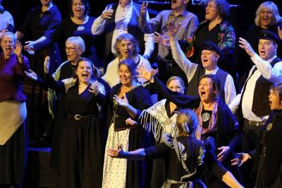 Fylte Grieghallen med reise tilbake i tid