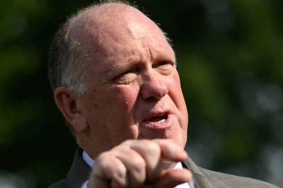 Tom Homan møter pressen