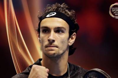 Tennisfansen er splittet etter at La Gazzetta dello Sport kårer Lorenzo Musetti fremfor Jannik Sinner til årets italienske idrettsutøver