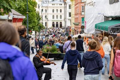 Mange i arbeid og få på trygd