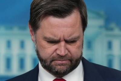 Han advarte mot Iran-krigen, men kan likevel bli synde­bukk.