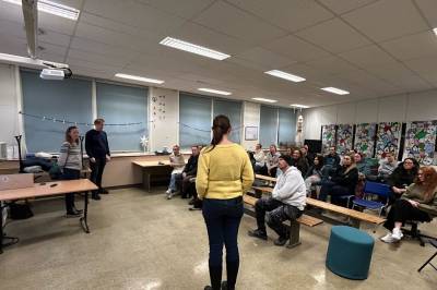 Vil forby smarttelefon blant elevane: – Eg angrar bittert på at mitt barn fekk telefon