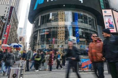 Wall Street stiger fra start etter gårsdagens tunge fall: - Ikke unaturlig at det kommer noen korreksjoner