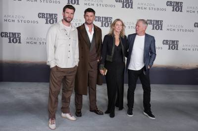 Chris og Liam Hemsworth tok med foreldrene på rød løper