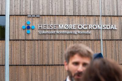 Ble kjærester med drapsdømt pasient – mister jobben og autorisasjonen