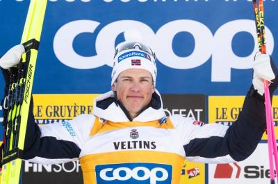 Absurde scener då verdseliten samla seg ein sist gong