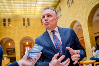 Forsvarsministeren om avsløringene: – Vi styrer på den måten vi skal styre