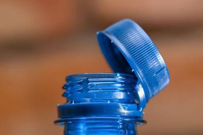 Forskere har laget Parkinson-medisin av en plastflaske