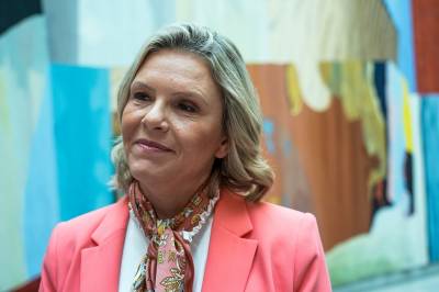 Partileder Sylvi Listhaug taler til landsstyret