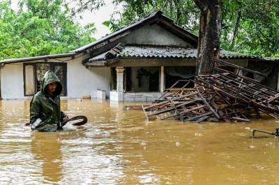 Hundrevis omkomne i Søraust-Asia etter flaum og skred