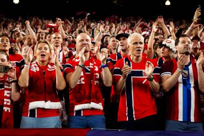 Det er intet mindre enn uutholdelig at Norge nå også kan spille fotball