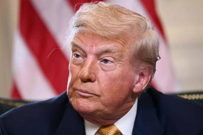 Trump holder pressekonferanse om tollnederlaget