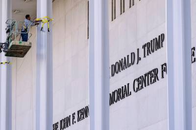 Trump stenger Kennedy-senteret i to år for renovasjon