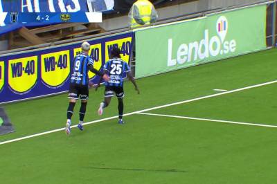 Robbie Ure med mål mot Mjällby